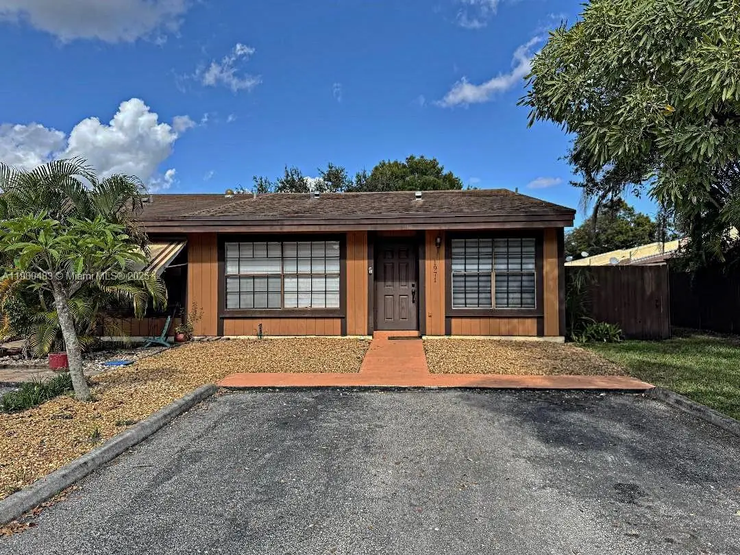 1971 Seagrape Ave, Pembroke Pines, FL 33026 - Image #1