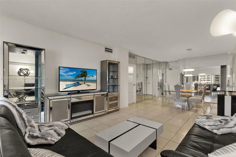300 Bayview Dr #509, Sunny Isles Beach, FL 33160 - Image #2