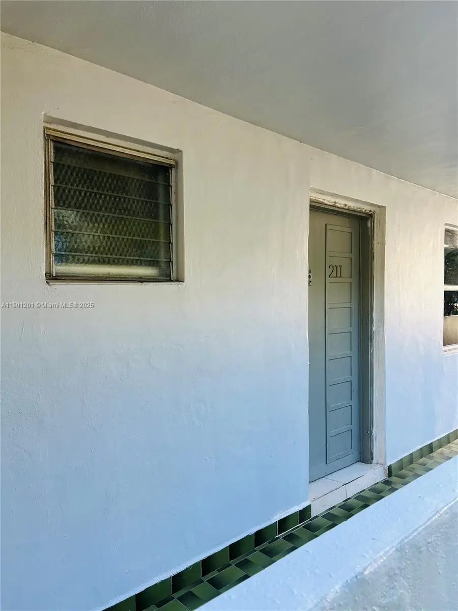 1351 NE 191st St #E211, Miami, FL 33179 - Image #3