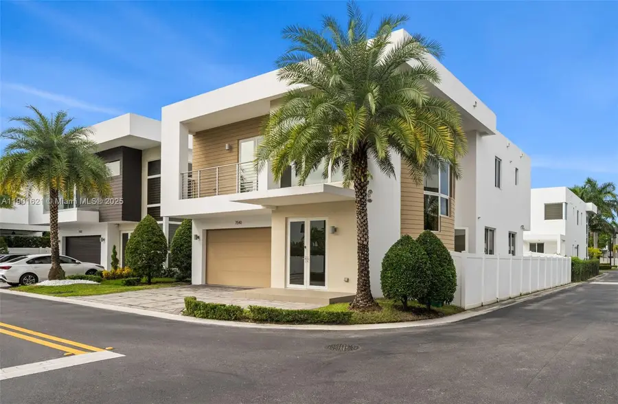 7540 NW 97th Pl, Doral, FL 33178 - Image #2