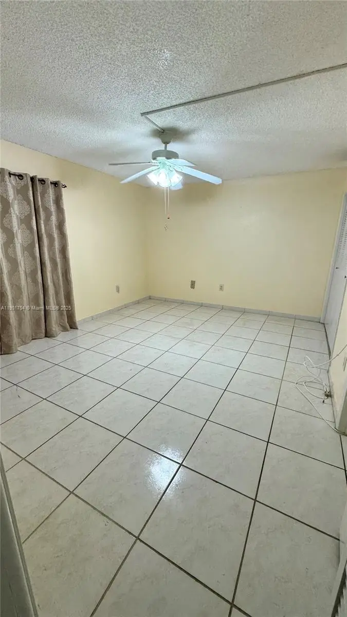 160 NE 203rd Ter #E20, Miami Gardens, FL 33179 - Image #3