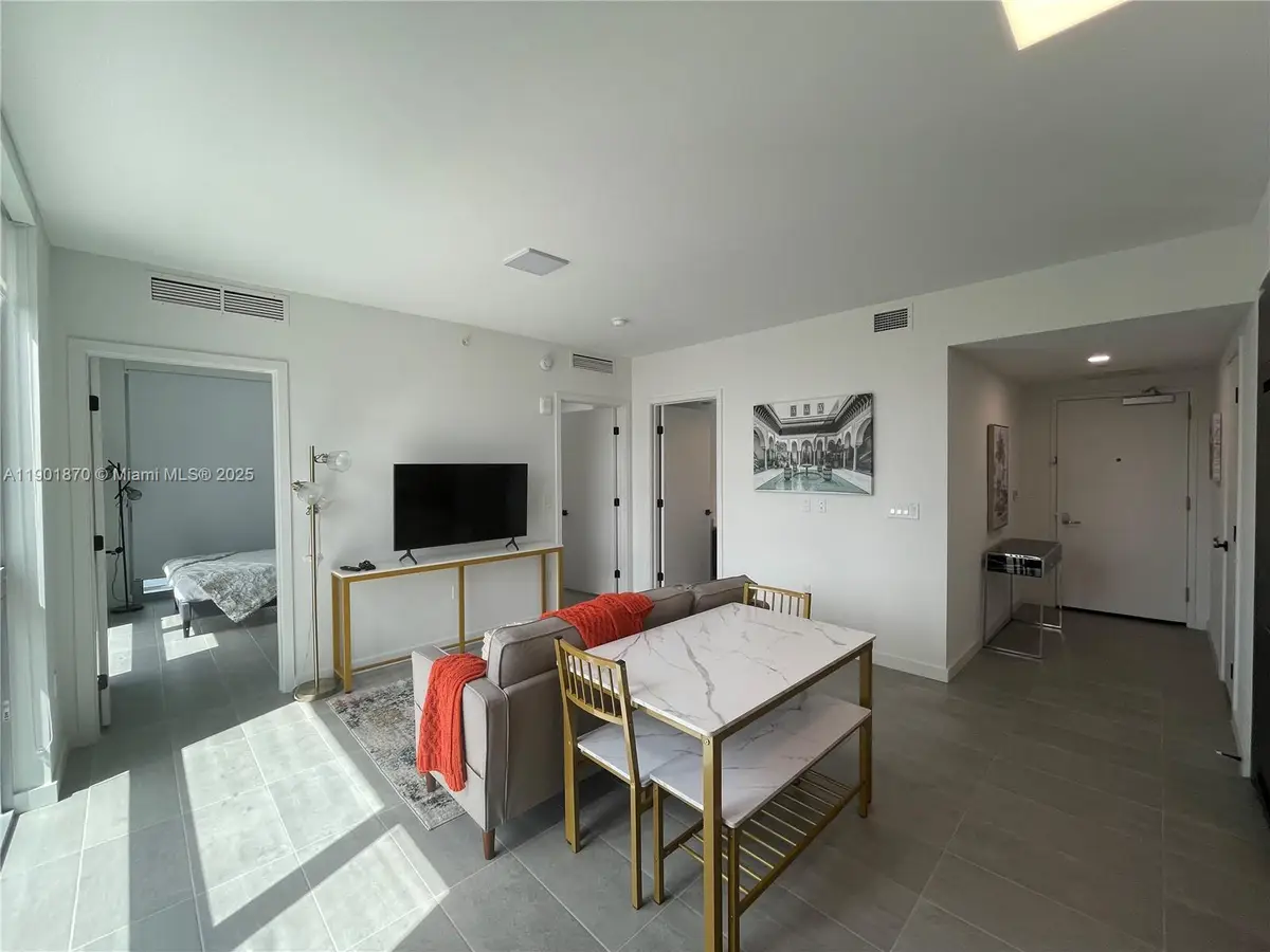 227 NE 2nd St #1606, Miami, FL 33132 - Image #1
