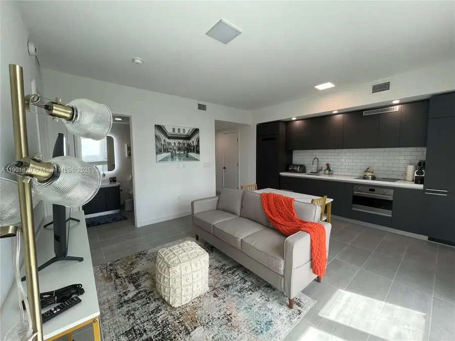 227 NE 2nd St #1606, Miami, FL 33132 - Image #2