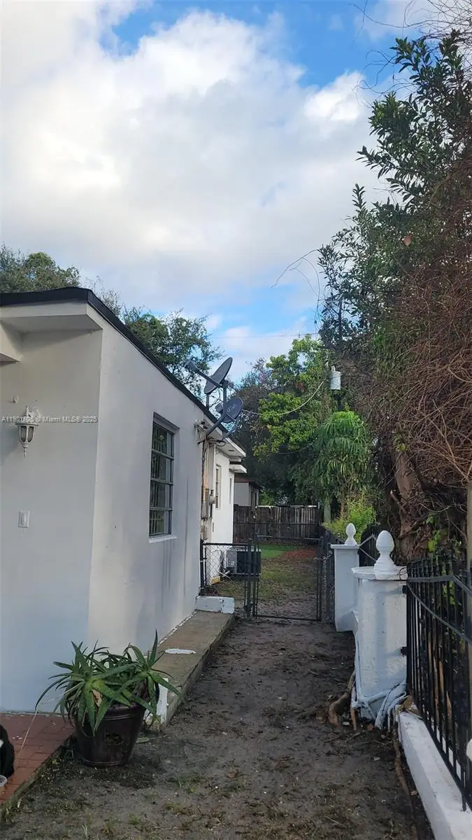 2951 NW 49th St, Miami, FL 33142 - Image #3