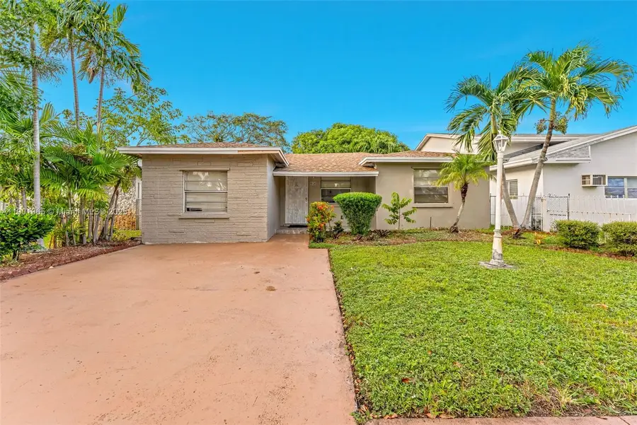 608 NW 9th St, Hallandale Beach, FL 33009 - Image #2