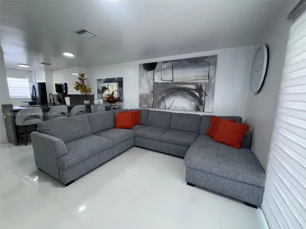 7965 NW 8th St #23E, Miami, FL 33126