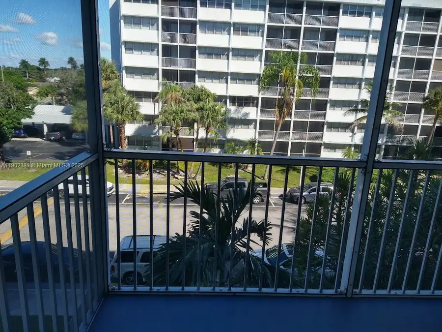 700 NW 214th St #403, Miami Gardens, FL 33169 - Image #2