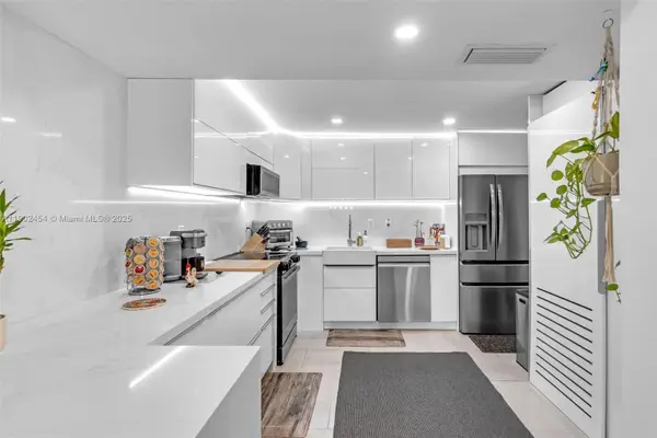 101 Ocean Lane Dr #108, Key Biscayne, FL 33149