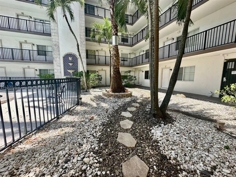 924 SE 2nd St #9, Fort Lauderdale, FL 33301 - Image #2