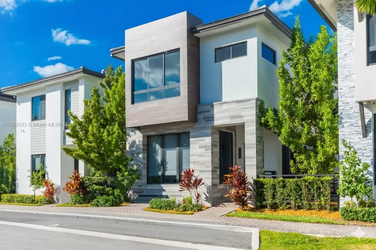 8013 NW 42nd St, Doral, FL 33166 - Image #1