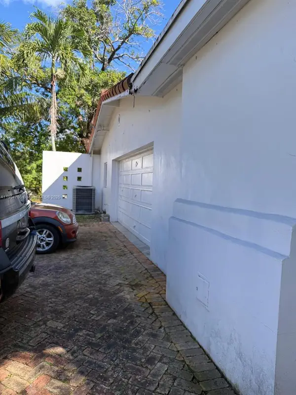 5600 SW 74th Ct, Miami, FL 33143