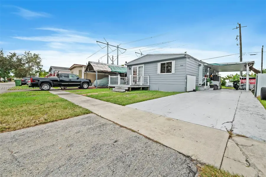 700 NW 219th Ave, Pembroke Pines, FL 33029 - Image #2