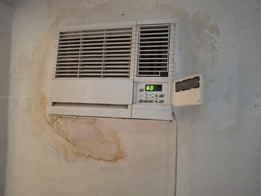 12195 W Dixie Hwy 1b Hwy #1b, North Miami, FL 33161 - #2