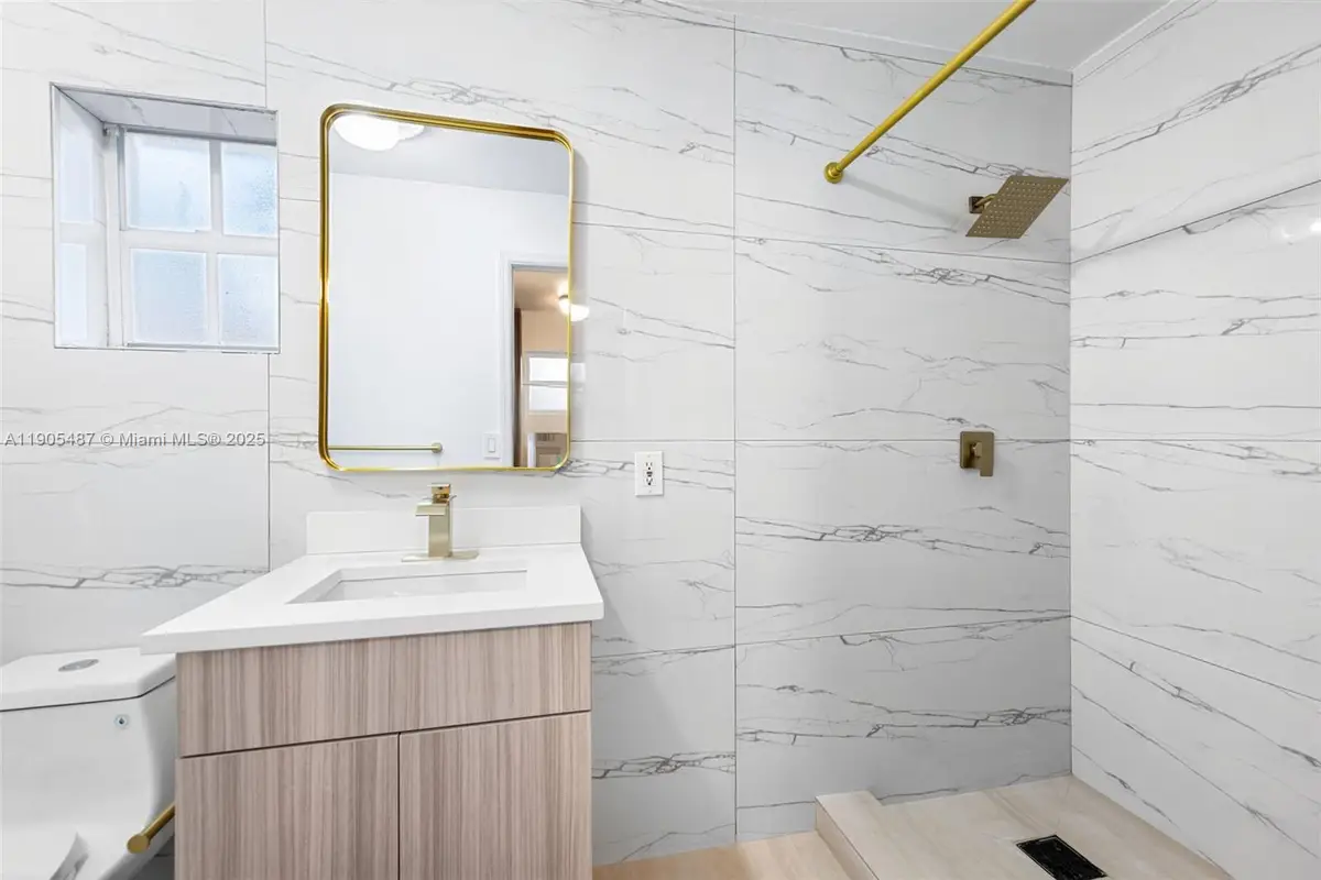 23 SW 8th St, Hallandale Beach, FL 33009 - Image #1