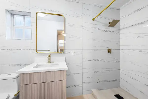 23 SW 8th St, Hallandale Beach, FL 33009