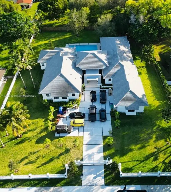 7830 SW 117th St, Pinecrest, FL 33156