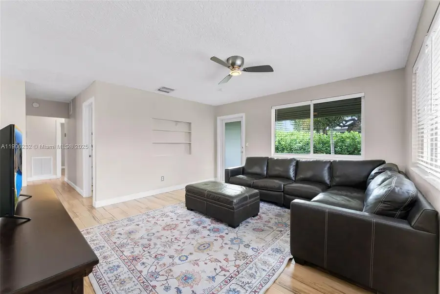 1532 NE 39th St, Oakland Park, FL 33334 - Image #2