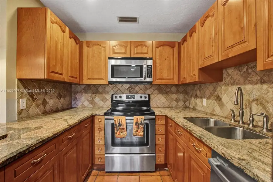 1590 NW 98th Ter, Pembroke Pines, FL 33024 - Image #2