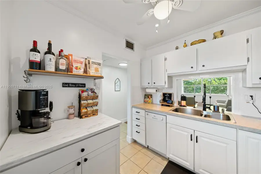 3530 NW 52nd Ave #606, Lauderdale Lakes, FL 33319 - Image #2