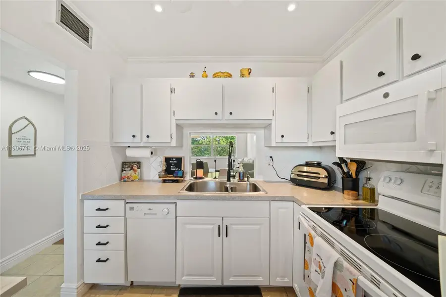 3530 NW 52nd Ave #606, Lauderdale Lakes, FL 33319 - Image #3