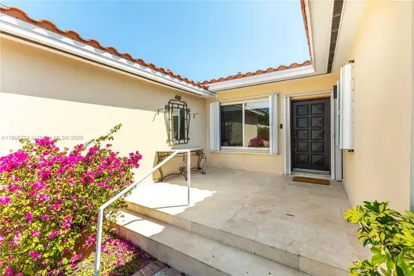 9457 Carlyle Ave, Surfside, FL 33154