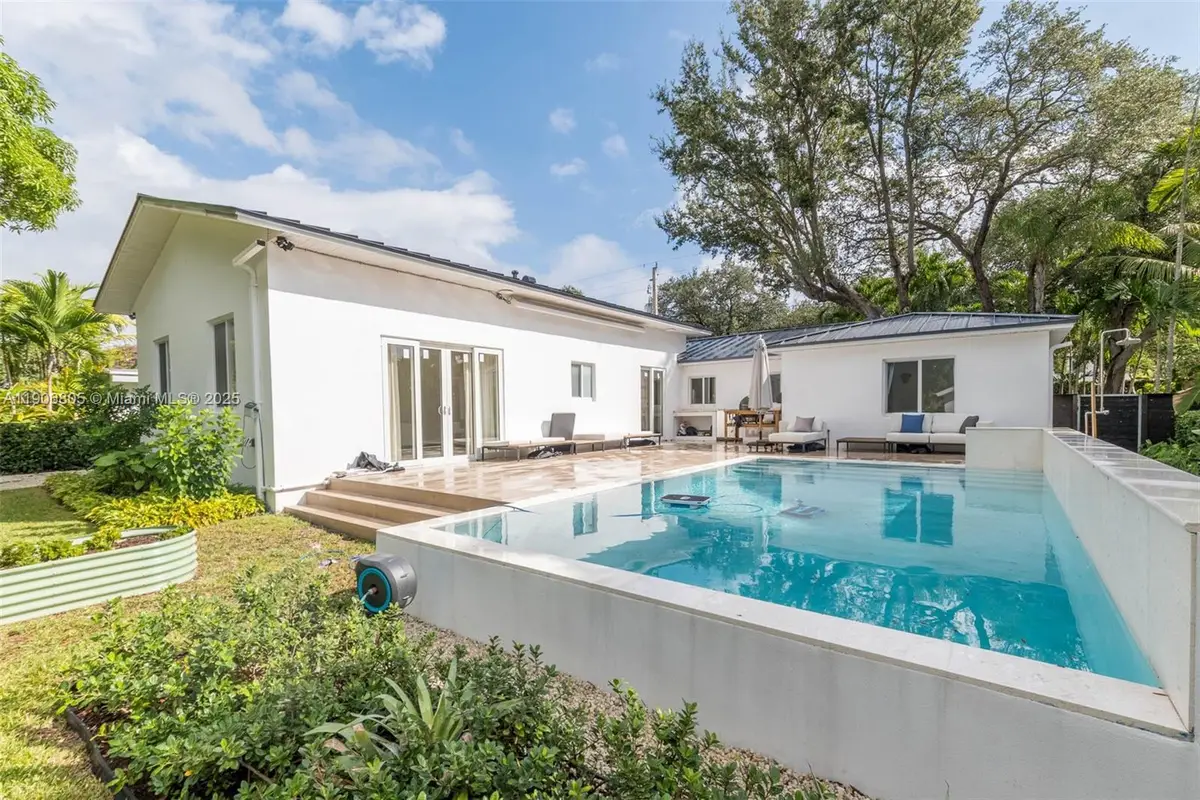 11370 NE 8th Ave, Biscayne Park, FL 33161 - Image #1