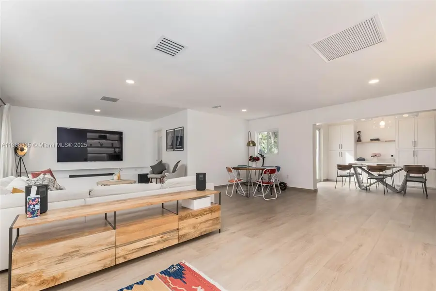 11370 NE 8th Ave, Biscayne Park, FL 33161 - Image #3