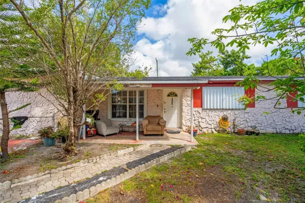 1271 NE 211th St, Miami, FL 33179