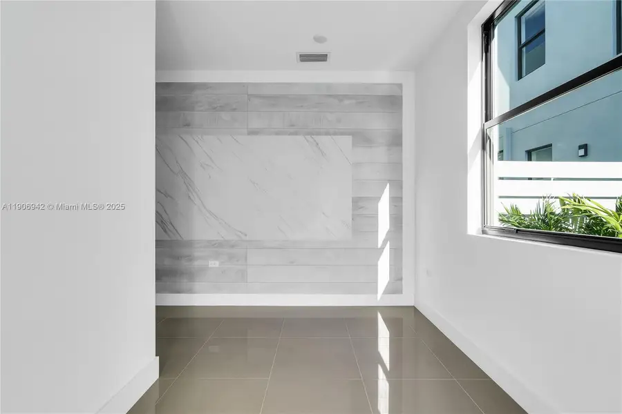 225 NW 40th Ct, Miami, FL 33126 - Image #3