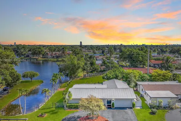 1245 NW 92nd Ave, Pembroke Pines, FL 33024