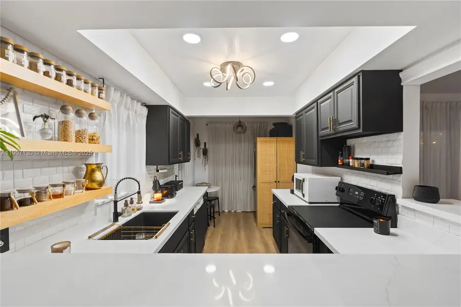 1641 Nw 96 Terrace, Pembroke Pines, FL 33024 - Image #2