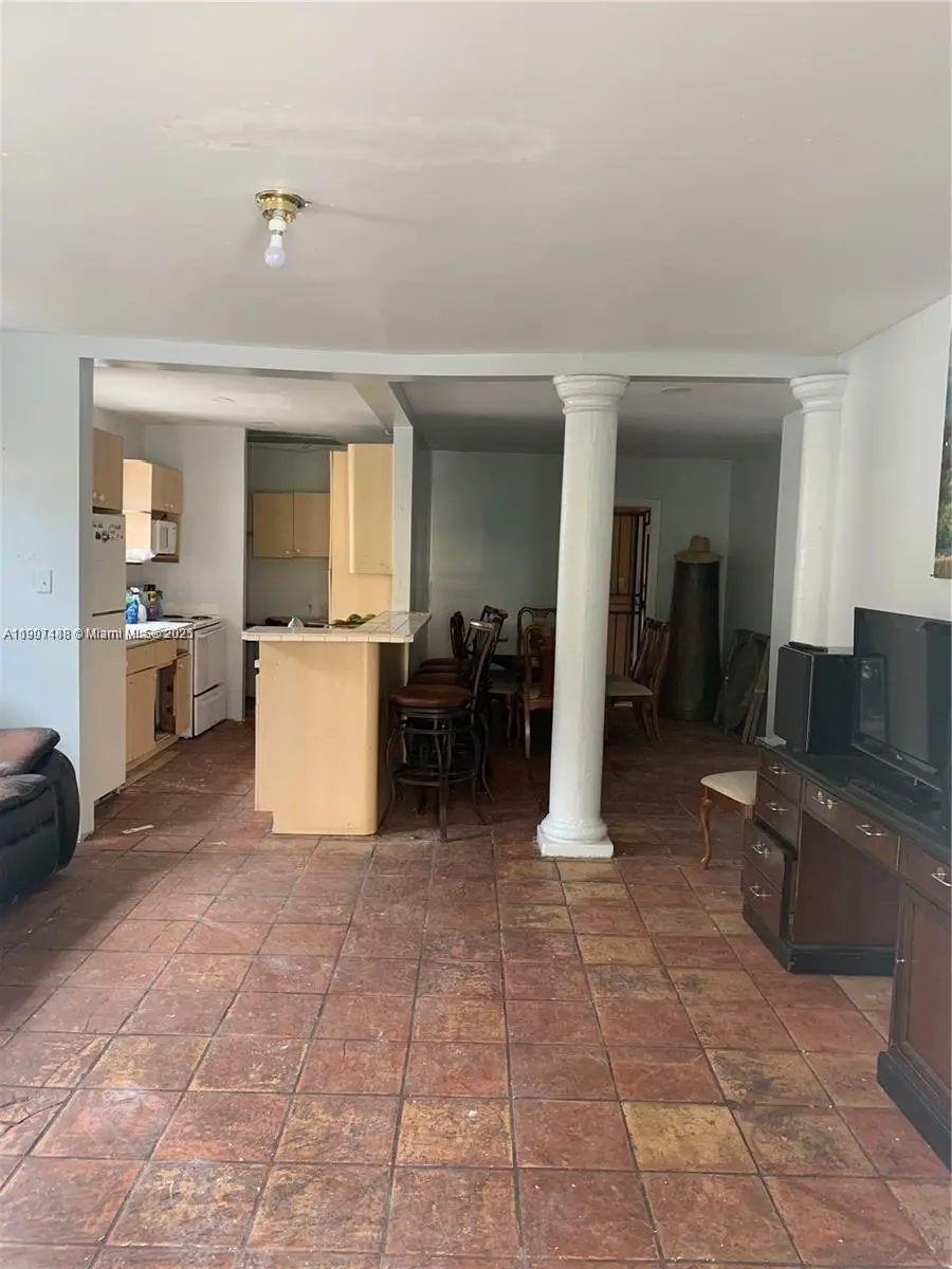 1037 NW 30th St, Miami, FL 33127 - Image #1