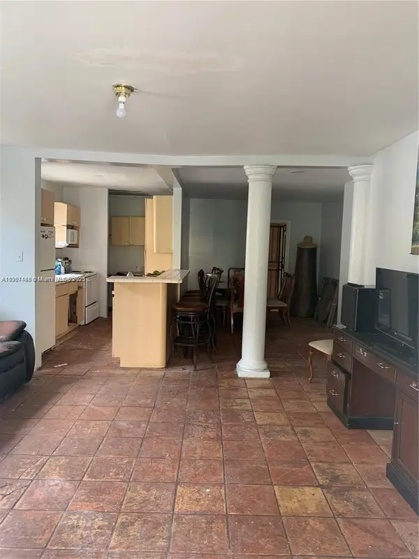 1037 NW 30th St, Miami, FL 33127