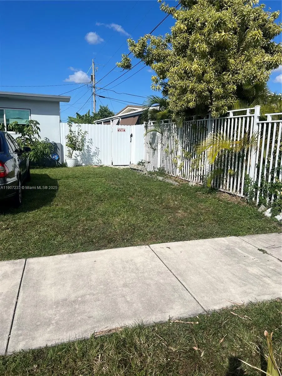 1595 W 56th Pl, Hialeah, FL 33012 - Image #3