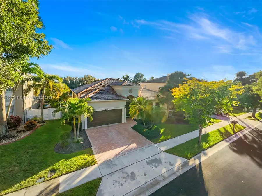 16748 SW 16th St, Pembroke Pines, FL 33027 - Image #2