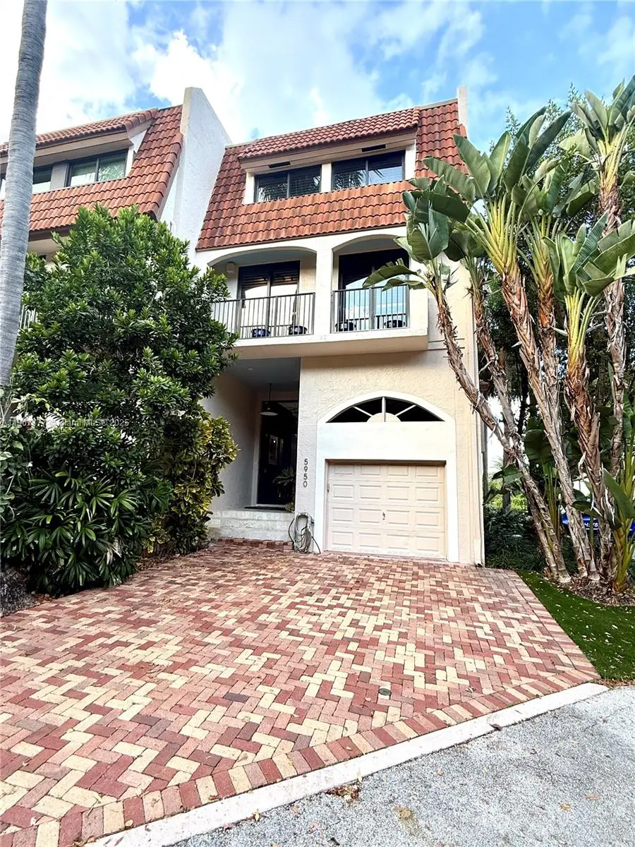 5950 Paradise Point Dr, Palmetto Bay, FL 33157 - Image #1