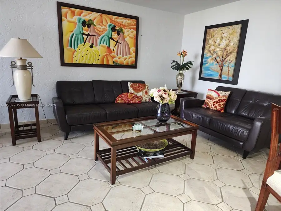 600 Parkview Dr #911, Hallandale Beach, FL 33009 - Image #2