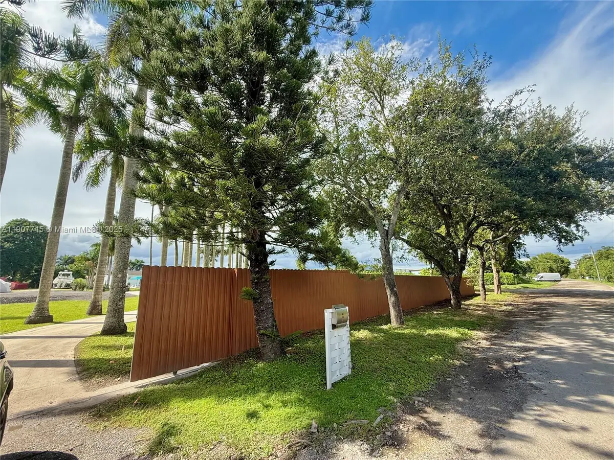 35220 SW 213th Ave, Homestead, FL 33034 - Image #1