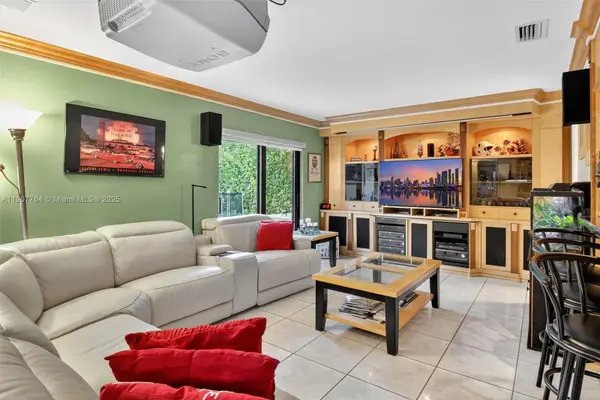 15010 Dunbarton Pl, Miami Lakes, FL 33016