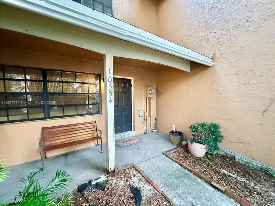 10554 NW 3rd St, Pembroke Pines, FL 33026 - Image #2