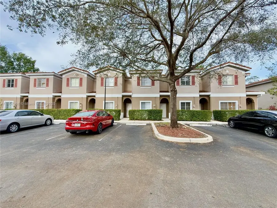 4412 Woodland Cir #4412, Tamarac, FL 33319 - Image #2