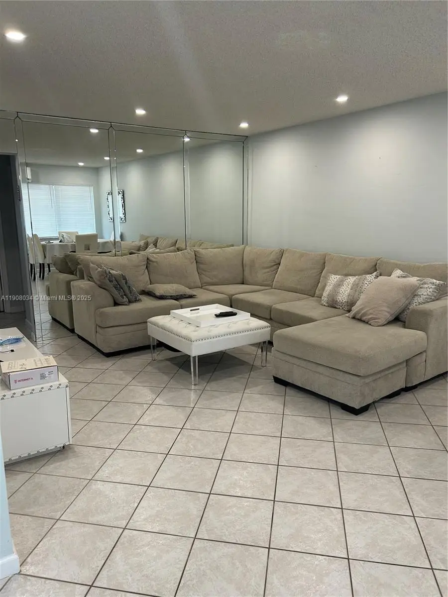 800 SW 11th Ave #19A, Hallandale Beach, FL 33009 - Image #1