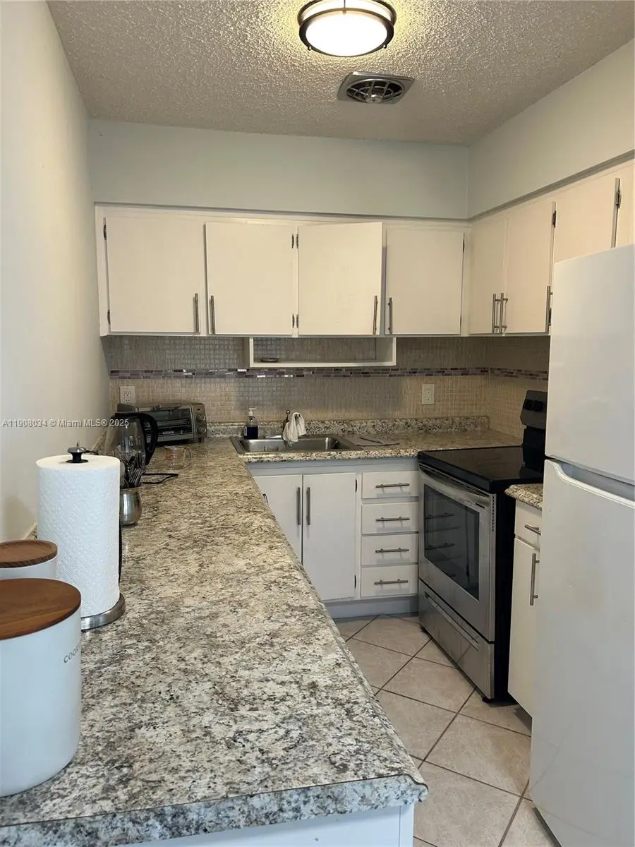 800 SW 11th Ave #19A, Hallandale Beach, FL 33009 - Image #2