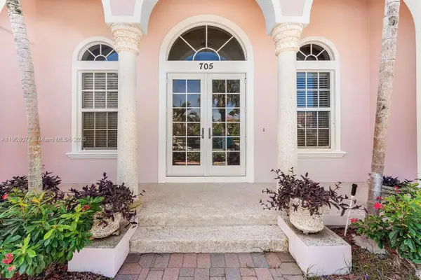 705 Ocean Dr, Juno Beach, FL 33408