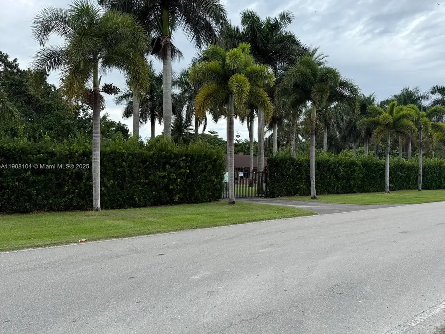 25945 SW 197th Ave, Homestead, FL 33031 - Image #2