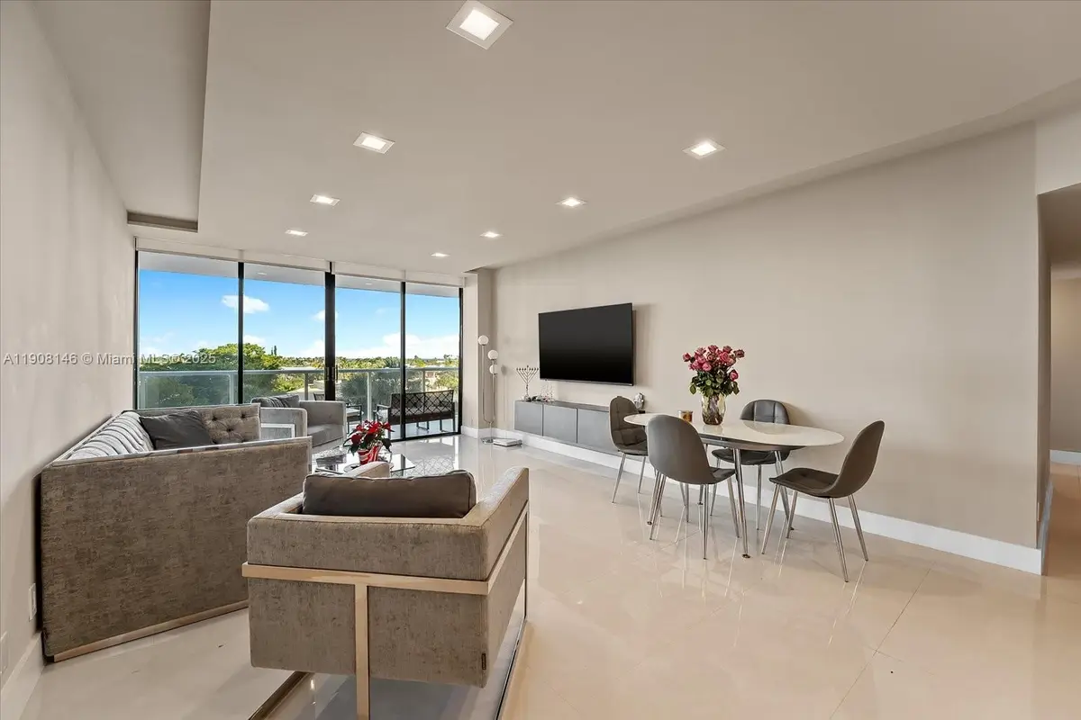 20281 E Country Club Dr #304, Aventura, FL 33180 - Image #1