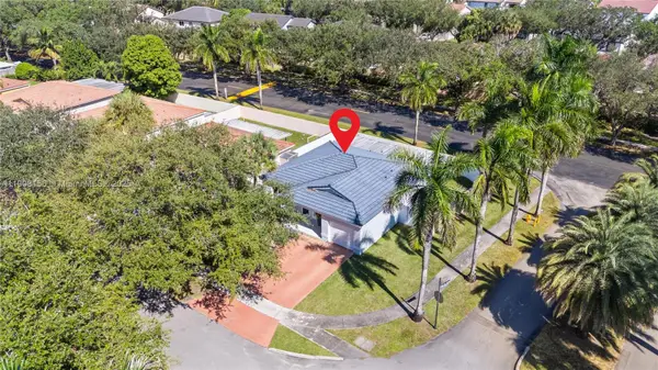 19201 NW 90th Ct, Hialeah, FL 33018