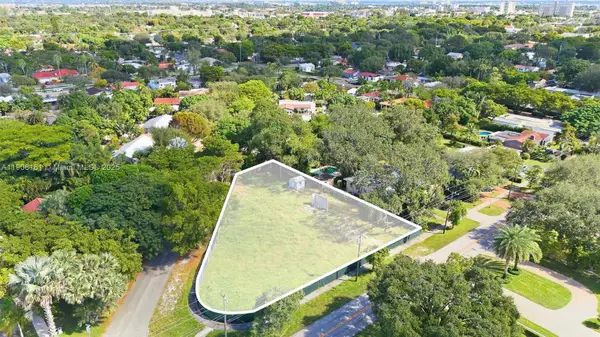 281 Hunting Lodge Dr, Miami Springs, FL 33166