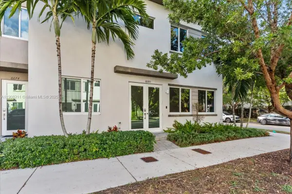 6680 NW 102nd Path, Doral, FL 33178