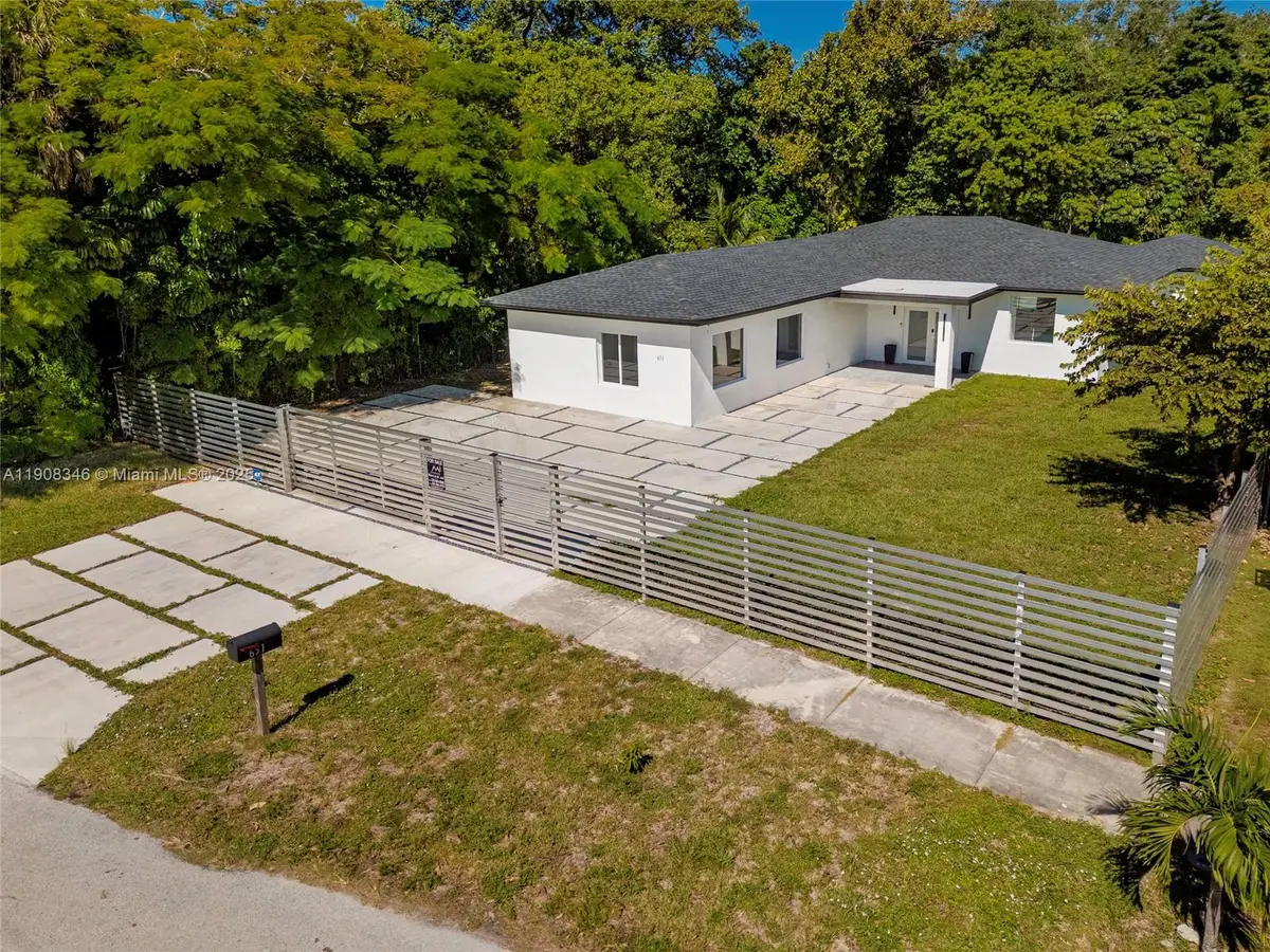 651 NE 172nd St, Miami, FL 33162 - Image #1